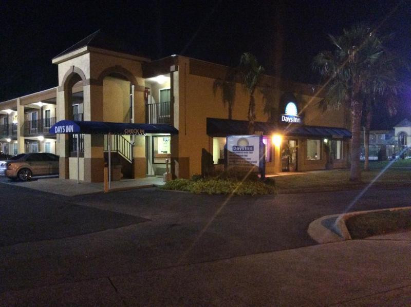 Days Inn By Wyndham Brunswick/St. Simons Area Exterior photo