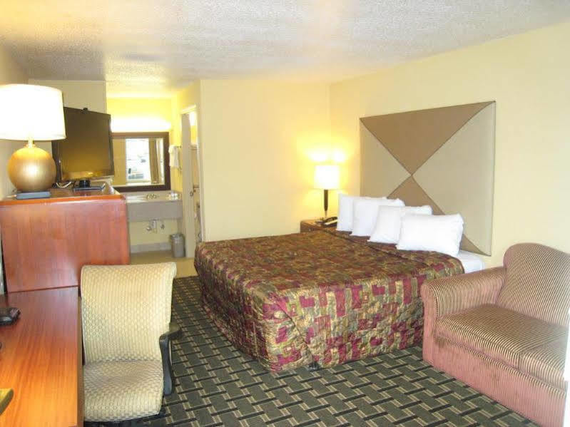 Days Inn By Wyndham Brunswick/St. Simons Area Exterior photo